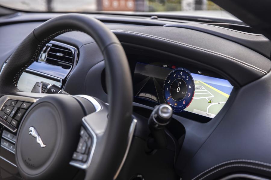 Панель приборов Jaguar F-Pace SVR 2019 года  (AU) (фото 13 из 40)